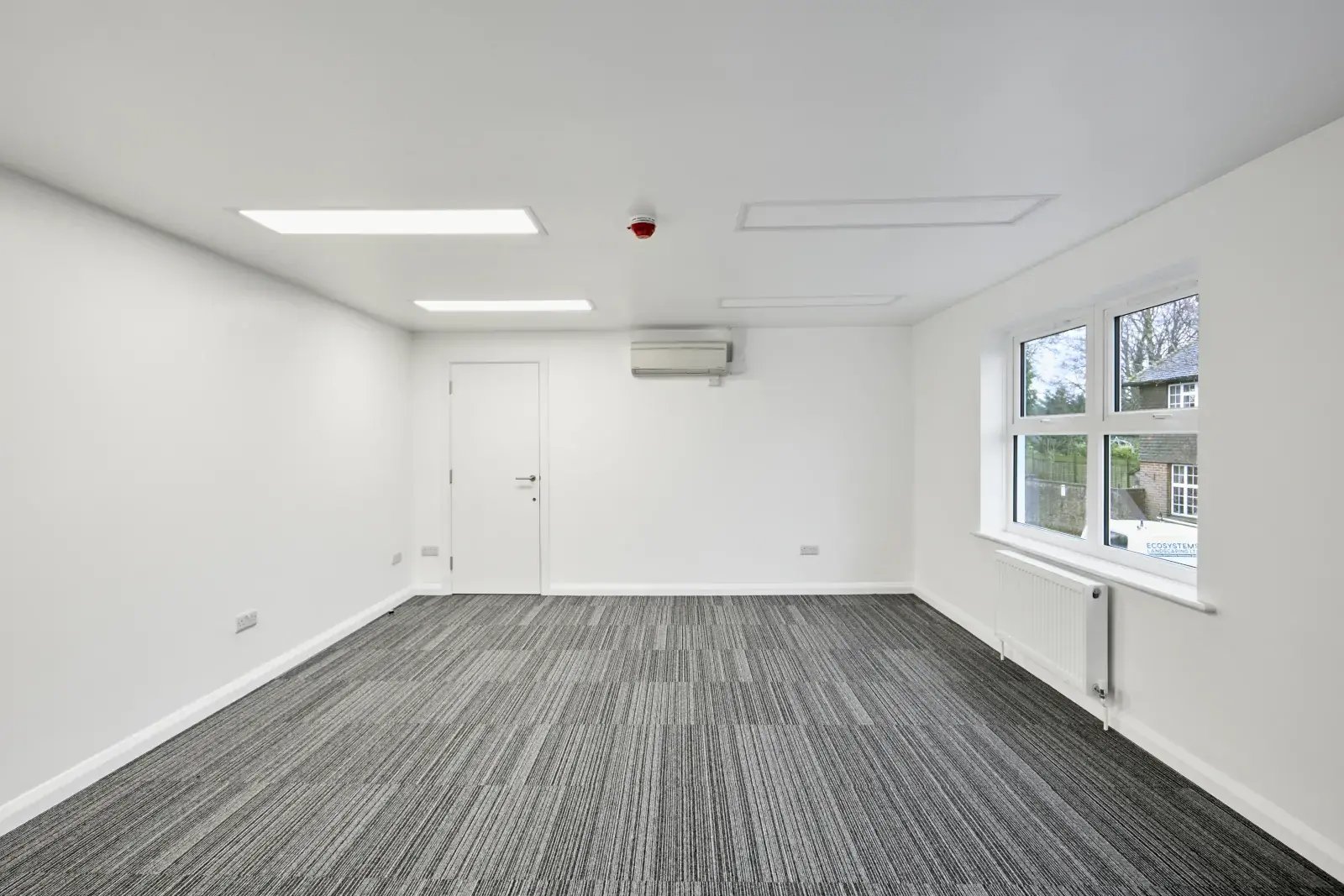 the-place-4-offices-petersfield-bright-modern-office-space-to-hire-1600x1067