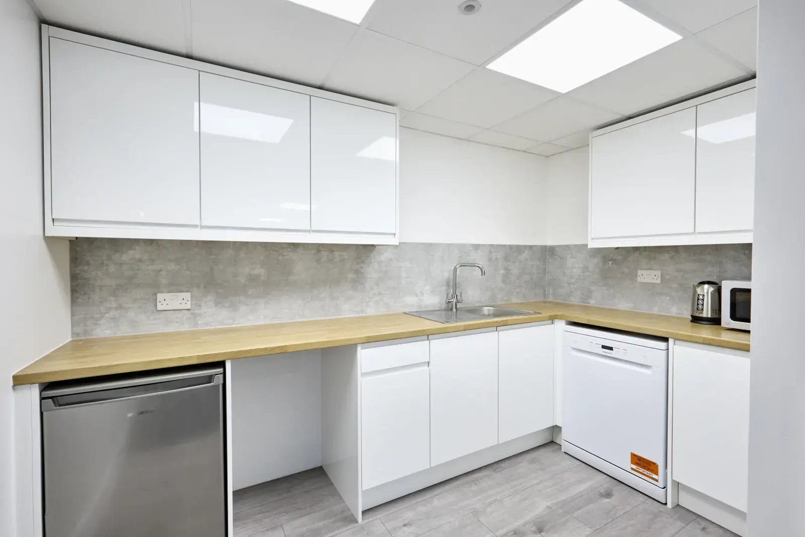the-place-4-offices-petersfield-office-space-kitchen-facilities-1600x1067