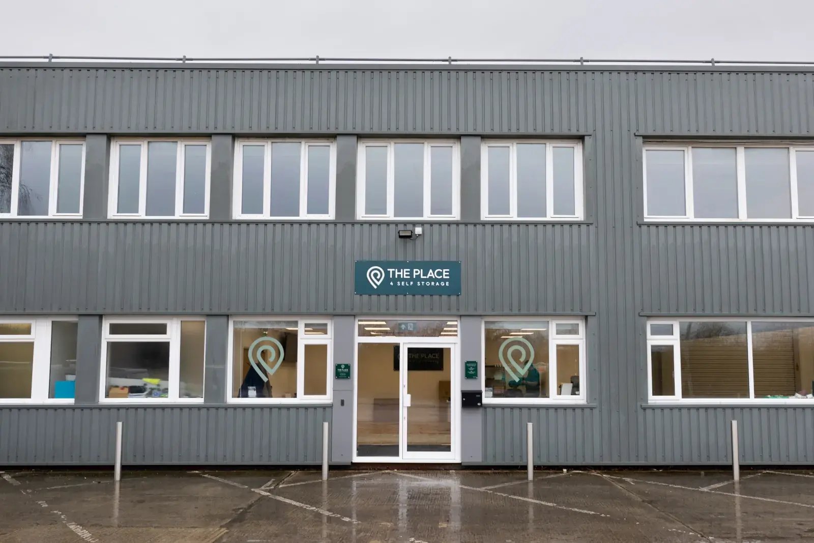 the-place-4-self-storage-swindon-storage-unit-space-branded-building-exterior-1600x1067