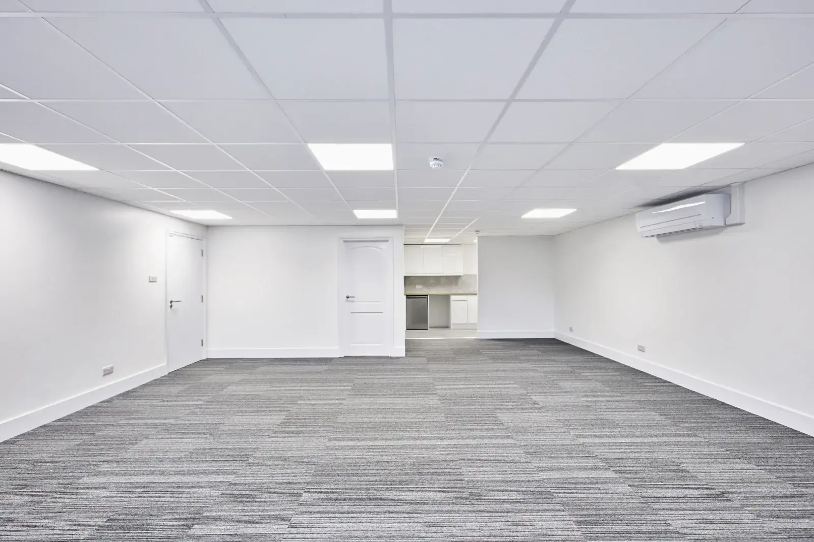 the-place-4-offices-petersfield-bright-roomy-office-space-to-hire-1600x1067