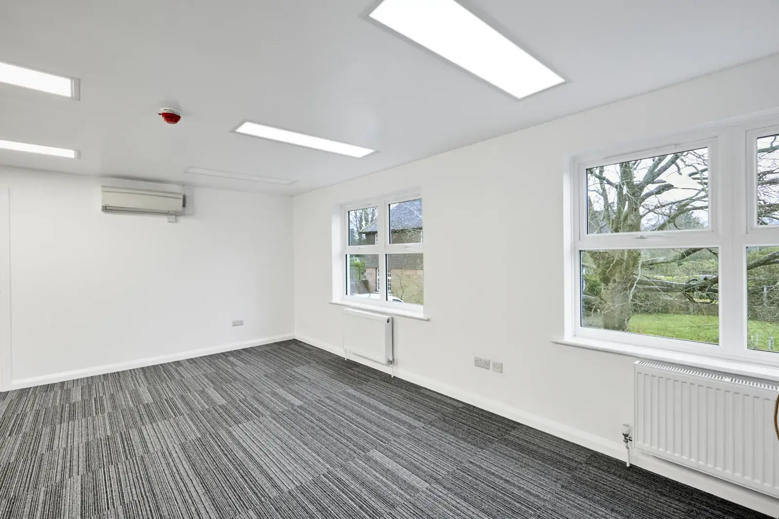 the-place-4-offices-petersfield-modern-bright-office-space-to-hire-1600x1067