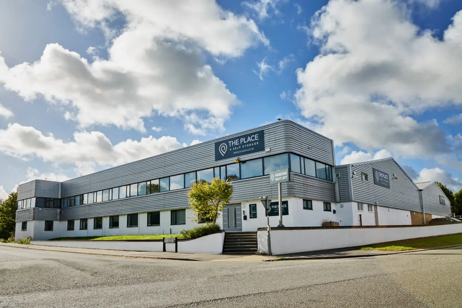 the-place-4-self-storage-alton-storage-unit-space-exterior-building-front-1600x1067