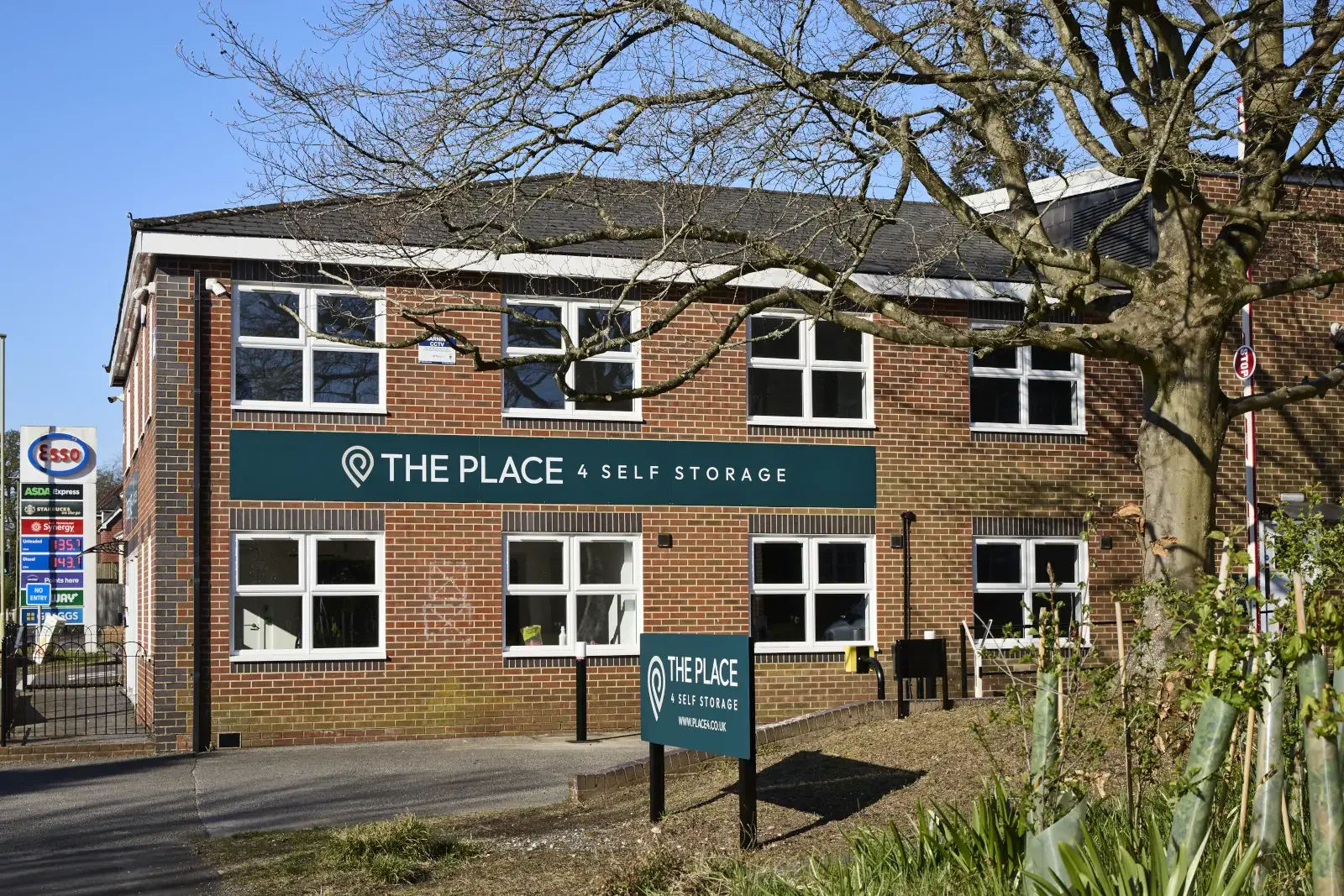 the-place-4-self-storage-petersfield-branded-building-front-entrance-1600x1067
