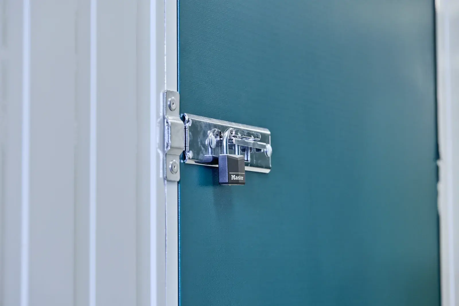 the-place-4-self-storage-unit-secure-personal-padlock-1600x1067